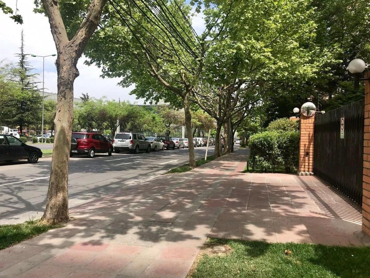 Mirando A Parque Arauco Apartment Santiago Exterior photo